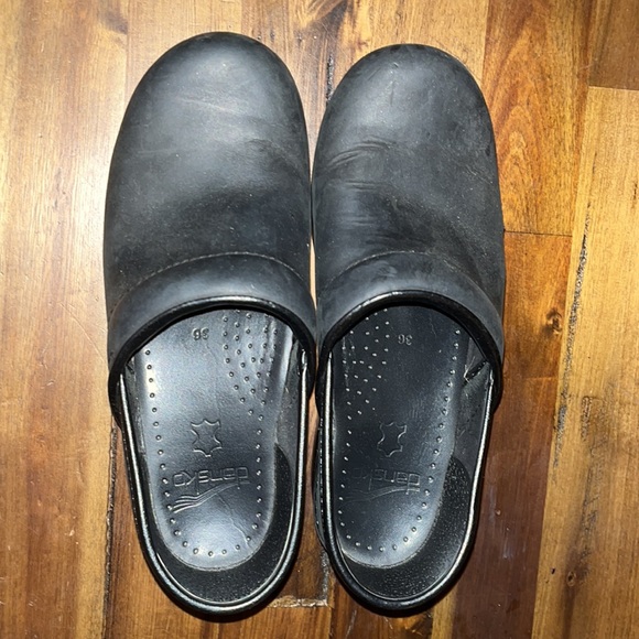 Dansko nursing clogs, black, only worn a few times! - Picture 4 of 4